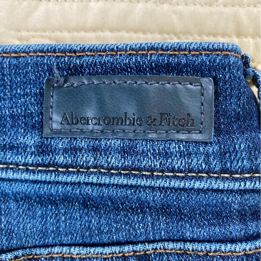 Abercrombie & Fitch Distressed Denim Short Shorts Five Pocket (Size 27) - Picture 5 of 10